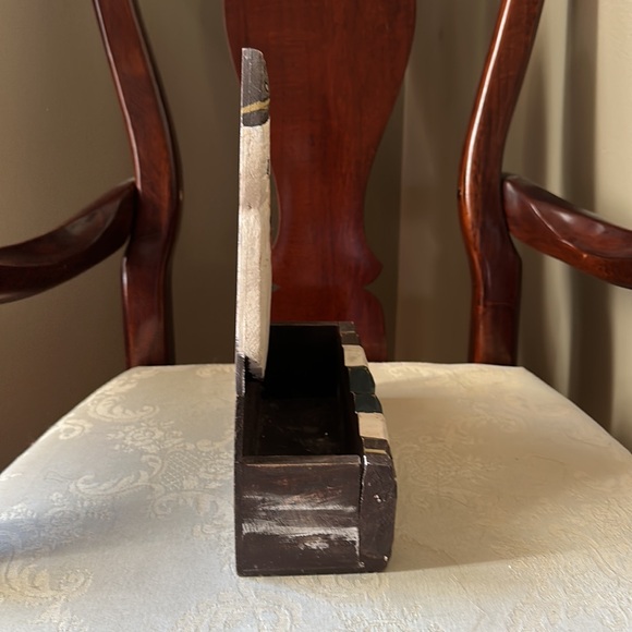 Prinative folk Art hand carved, hand painted wood Santa shelf, box w/cardinal - Picture 4 of 12